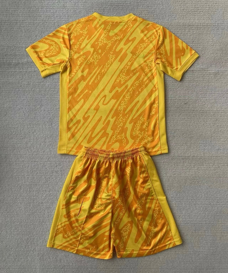 Conjunto infantil Portugal guarda redes amarelo 2024